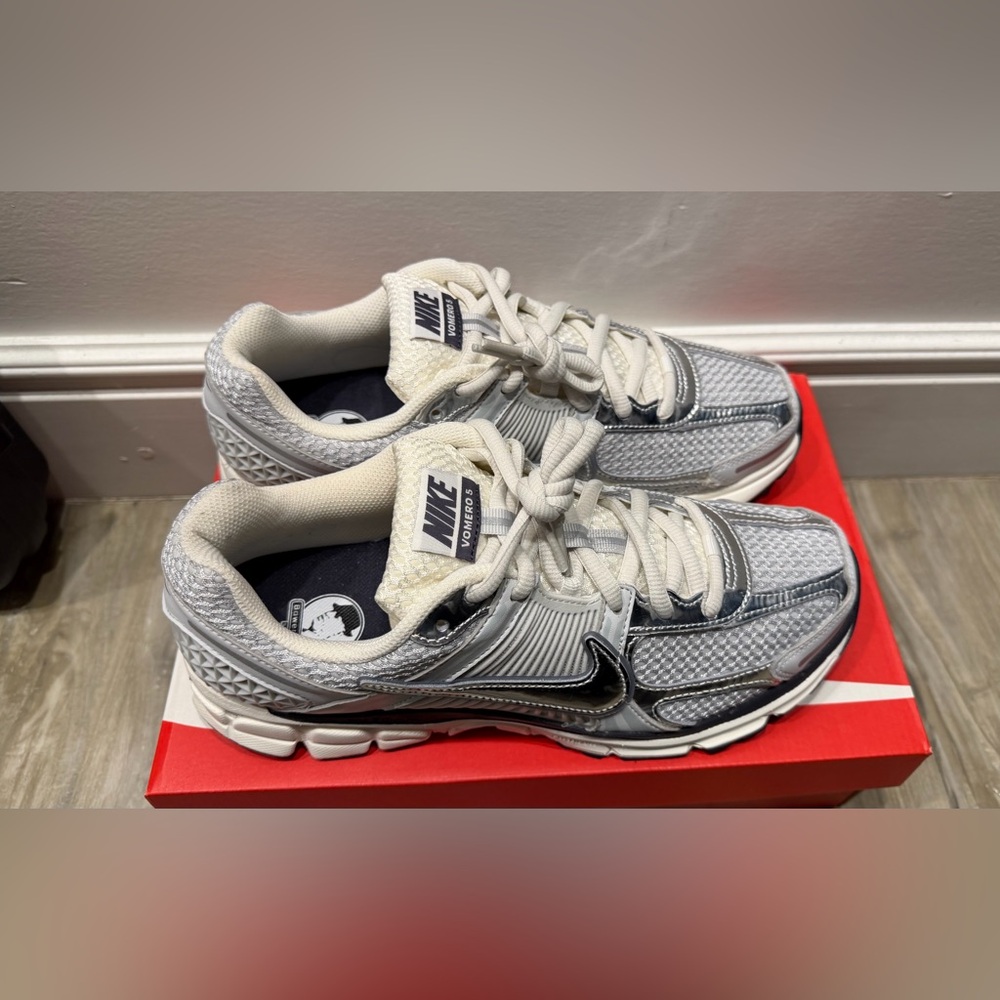 Nike Air Zoom Vomero 5 - Picture 10 of 16